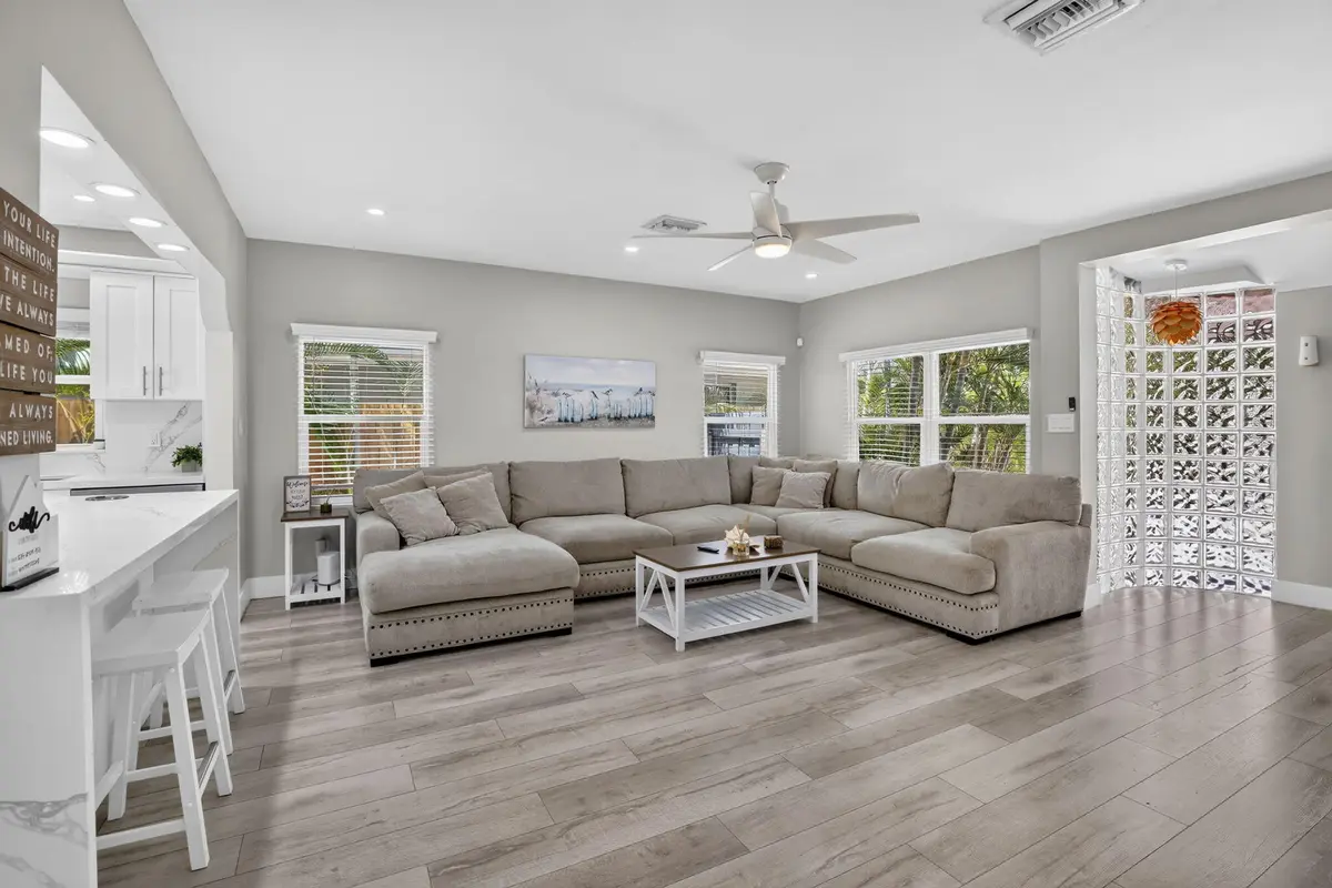8-web-or-mls-_A7A9477 at 615 NE 13TH Avenue, Fort Lauderdale