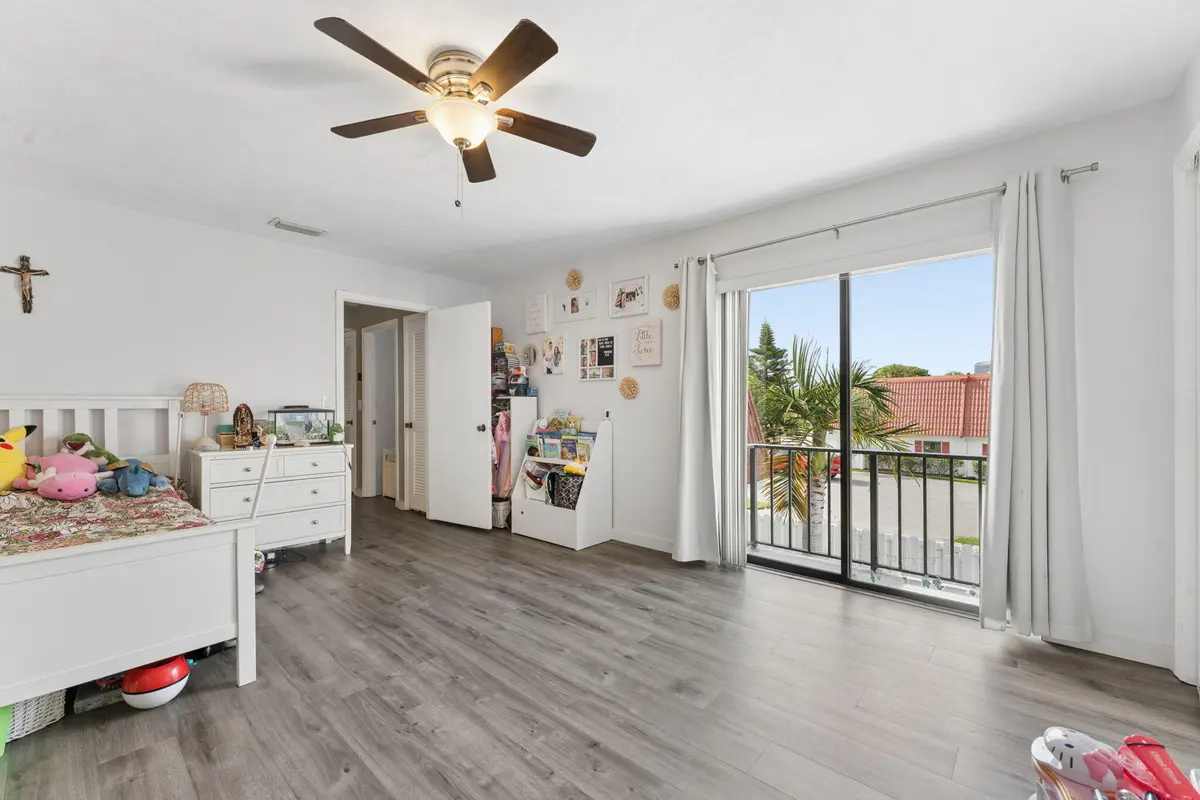 1425 oxford bedroom at 1425 Oxford Lane, Boynton Beach