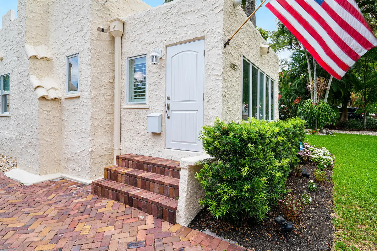 Entry at 813 Avon Road, West Palm Beach