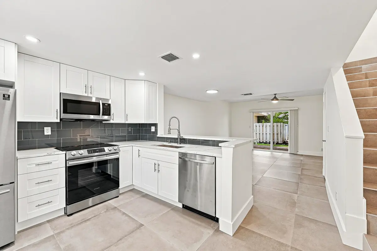 05_stl_7934 at 2627 NE 15th Street, Pompano Beach