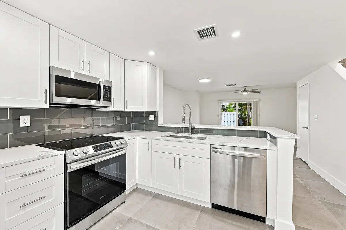 11_stl_7964 at 2627 NE 15th Street, Pompano Beach