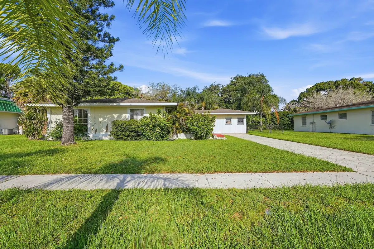 Front at 854 SE Tierra Court, Port St. Lucie