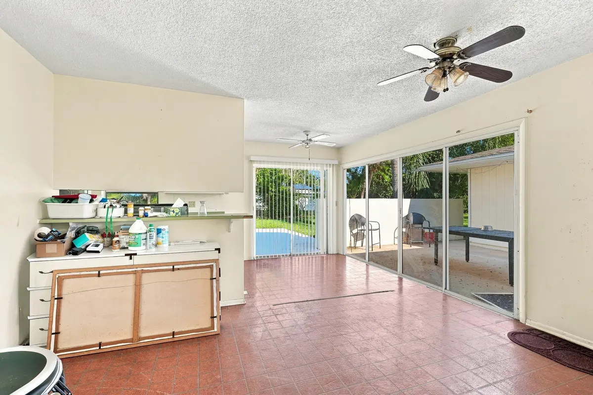 Dining at 854 SE Tierra Court, Port St. Lucie