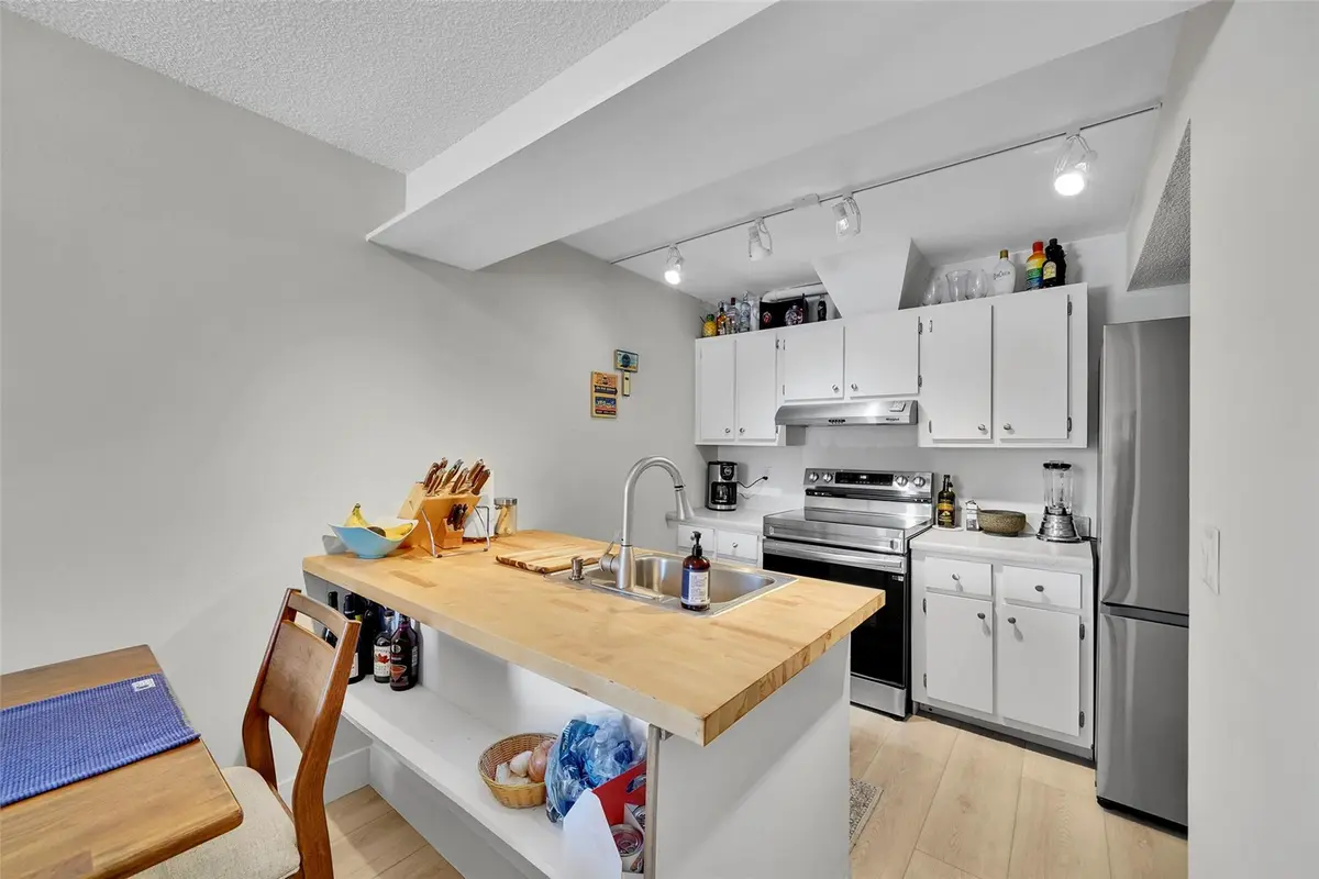 New appliances in 2025 at 670 Kensington Place 5B, Wilton Manors