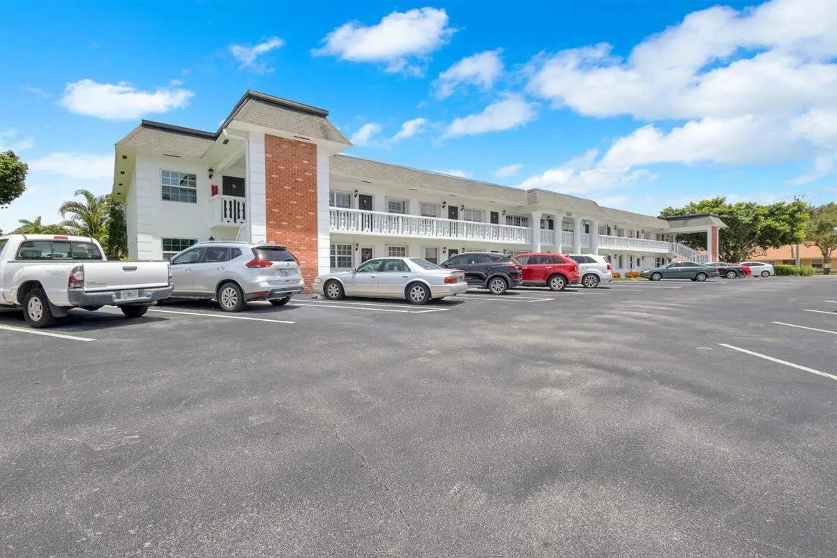 Building Front at 10000 Meridian Way 15, Palm Beach Gardens