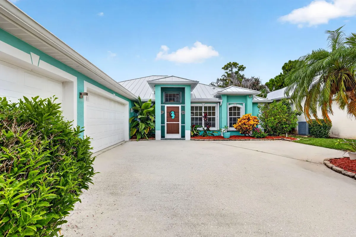 4-web-or-mls-5P1A1427 at 482 NW Sunflower Place, Jensen Beach