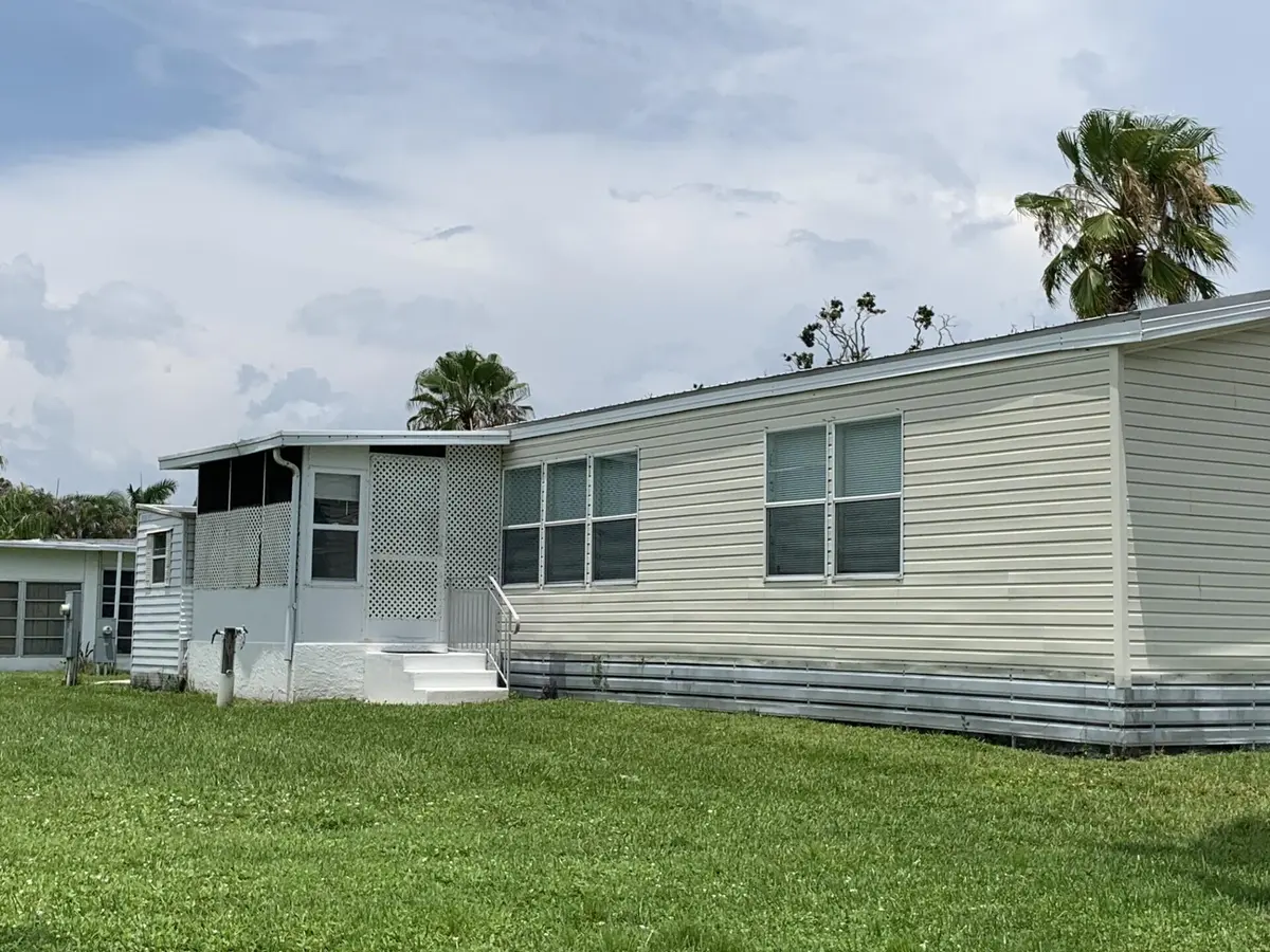 Back Florida Room at 28 SE Flamenco Way, Port St. Lucie
