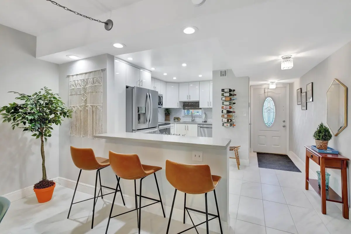 Breakfast Bar at 700 S HOLLYBROOK Drive 104, Pembroke Pines