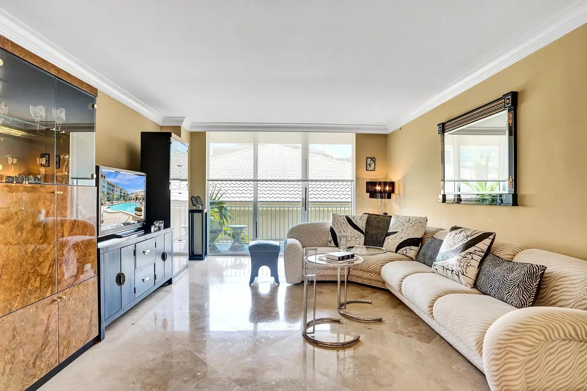 99 se mizner bvd. 802 at 99 SE Mizner Boulevard 802, Boca Raton