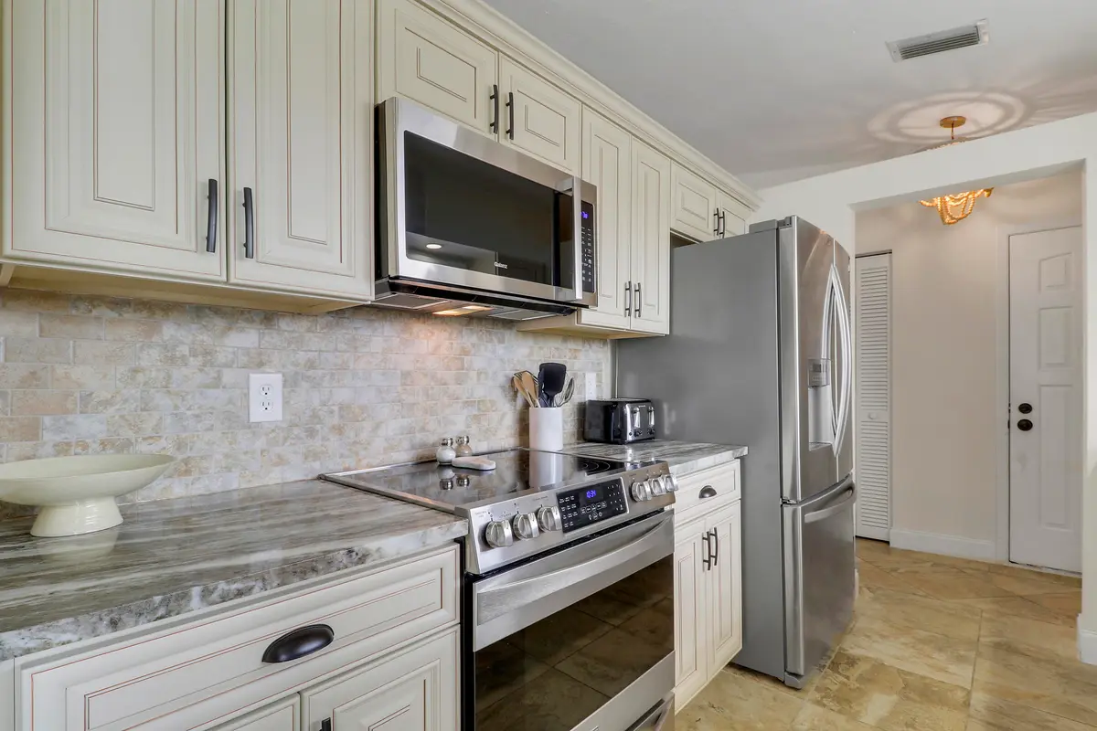 Kitchen at 1102 Wingfoot Drive C, Jupiter
