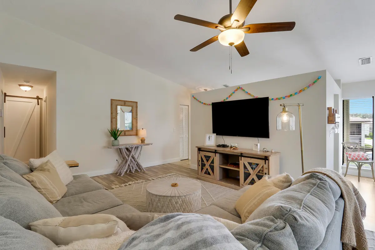 Living room at 1102 Wingfoot Drive C, Jupiter