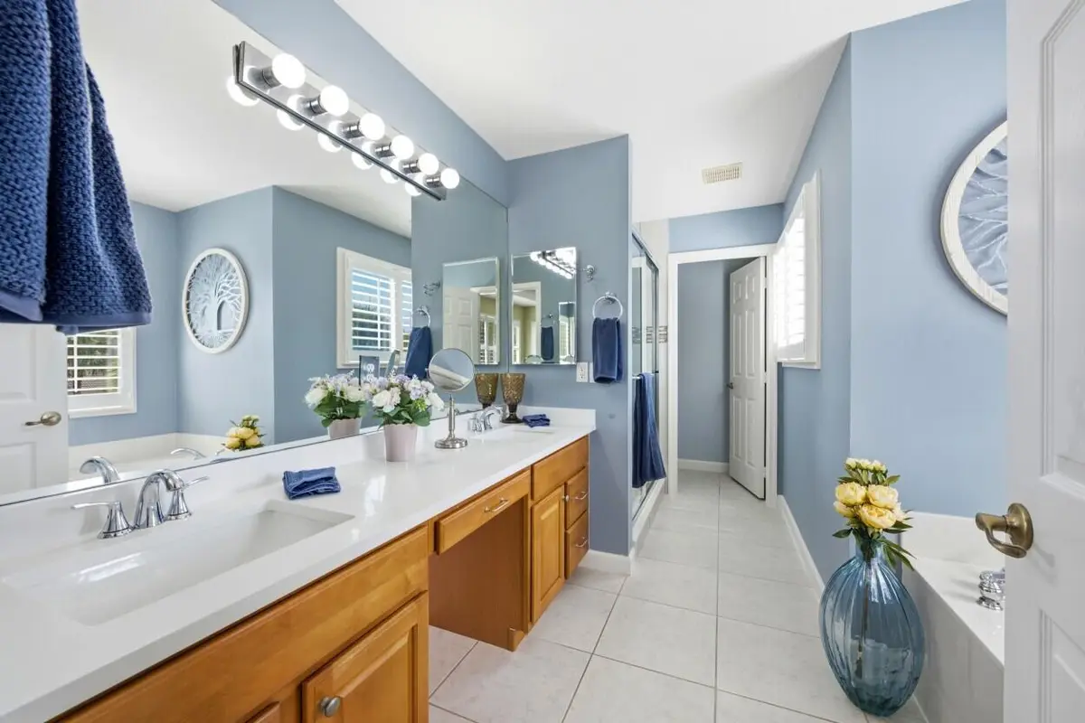 En suite at 8212 Calterra Drive, Palm Beach Gardens