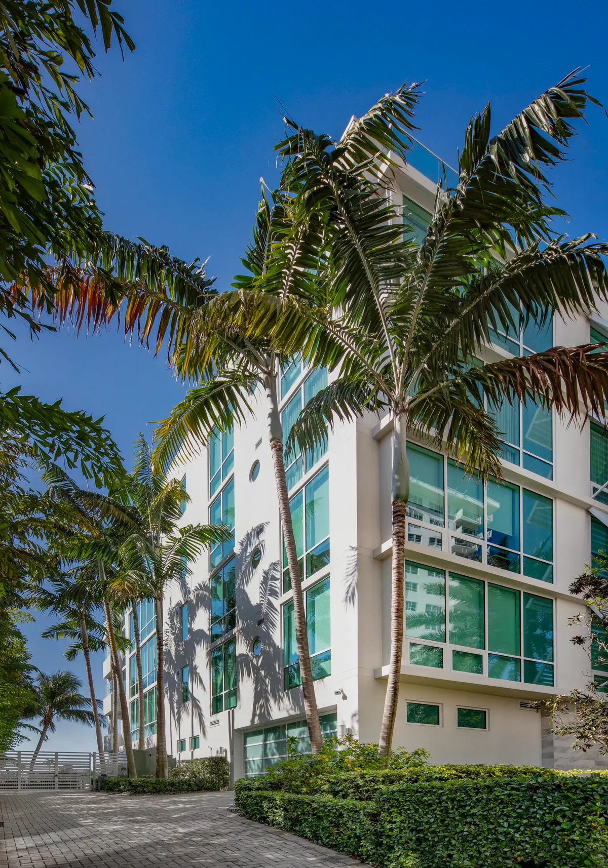 0B9A3639 at 353 SUNSET Drive 202, Fort Lauderdale