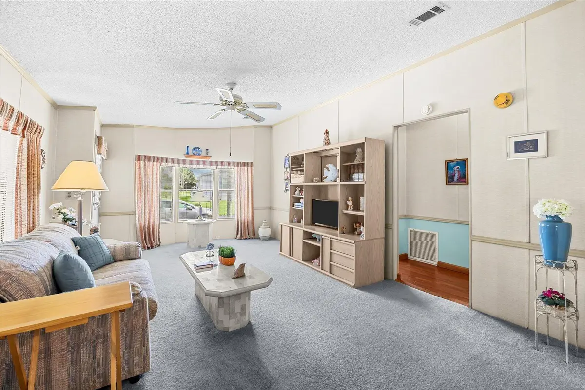 06-trop in-11 at 484 TROPICAL ISLES Circle D-32, Fort Pierce