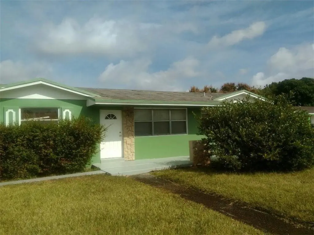 Photo 3 at 2951 NW 208TH Terrace, Miami Gardens