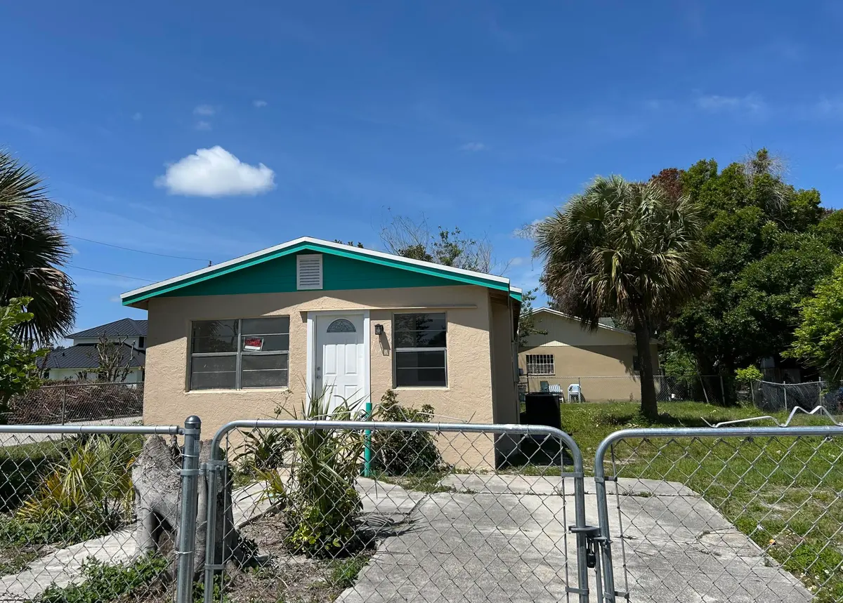 Fence around Home at 1601 N 17th Street, Fort Pierce
