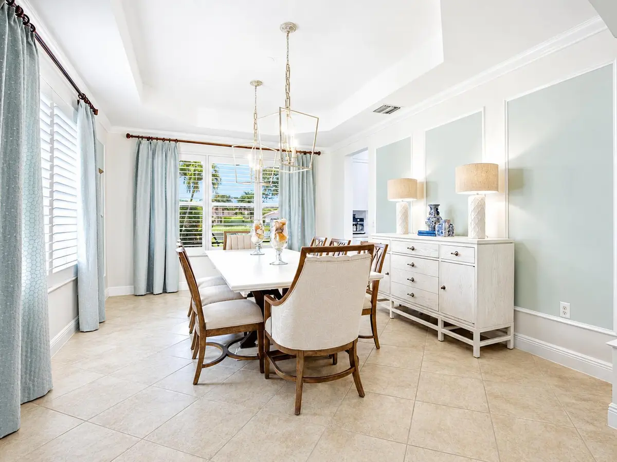 Tray Ceiling at 11113 Brandywine Lake Way, Boynton Beach