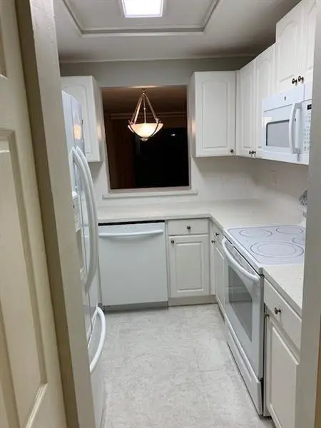 Photo 2 at 1021 MOCKINGBIRD Lane 217, Plantation
