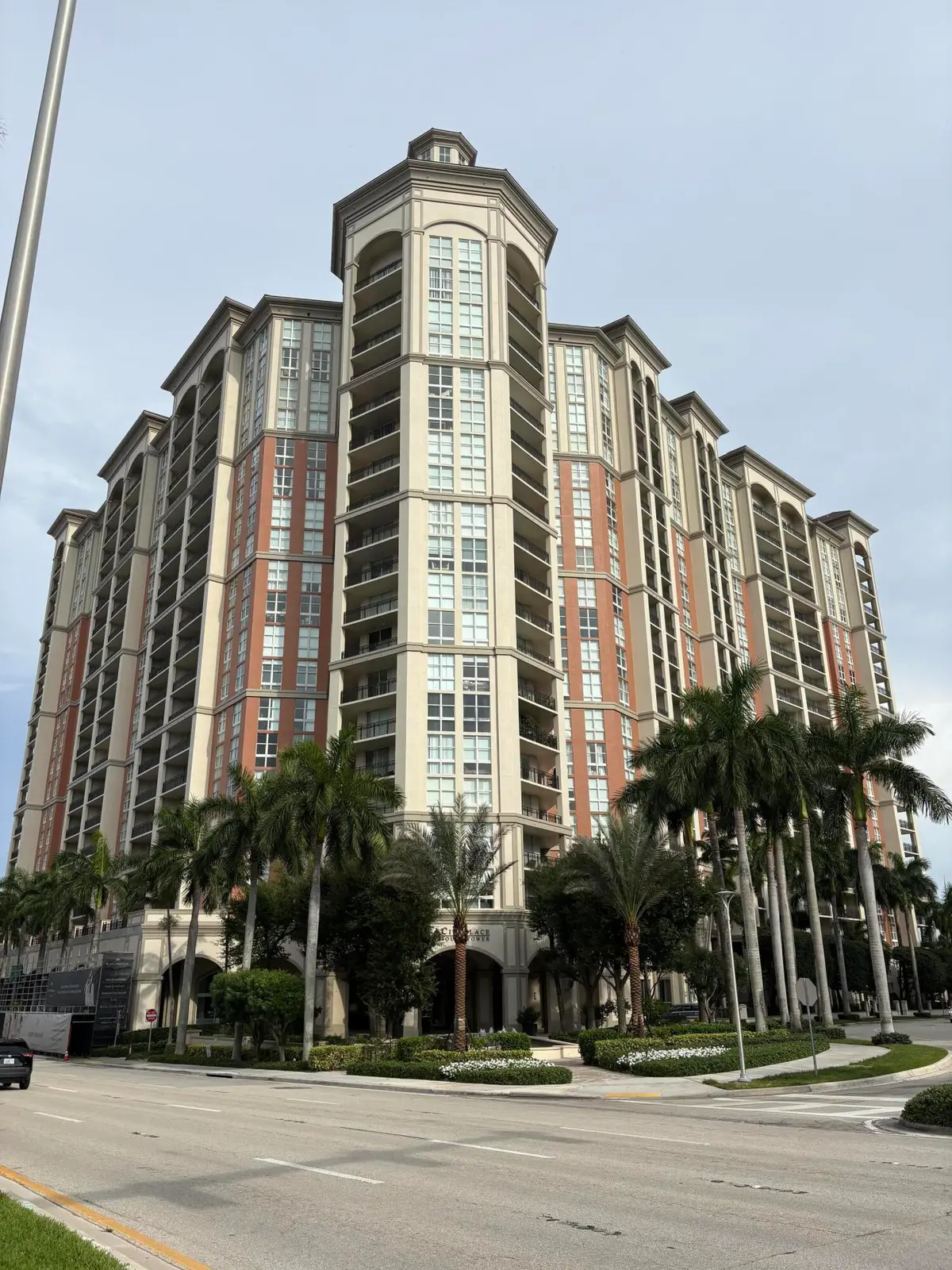 2S at 550 OKEECHOBEE Boulevard 825, West Palm Beach