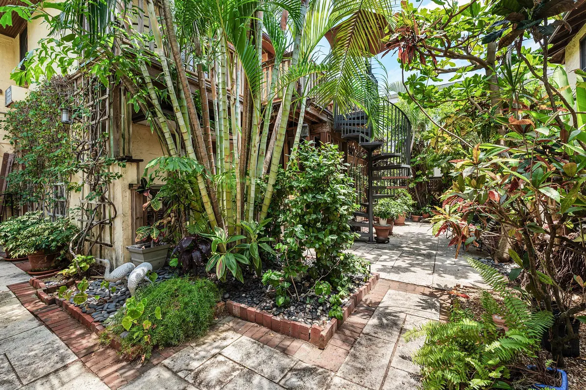 009-232AustralianAvenue-3-PalmBeach-FL-3 at 232 Australian Avenue 3, Palm Beach