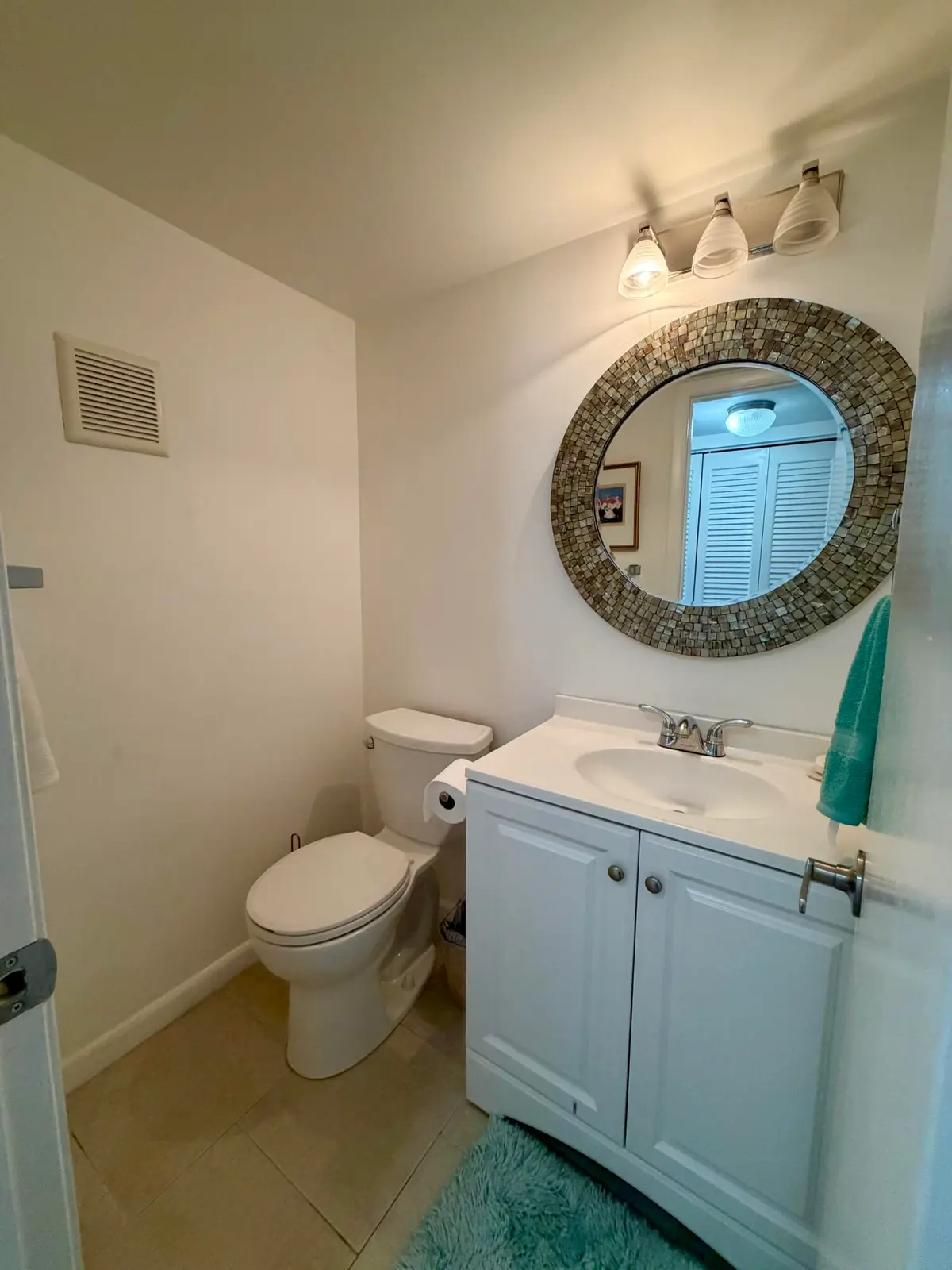 Guest bathroom at 132 Preston Way 132, Boca Raton