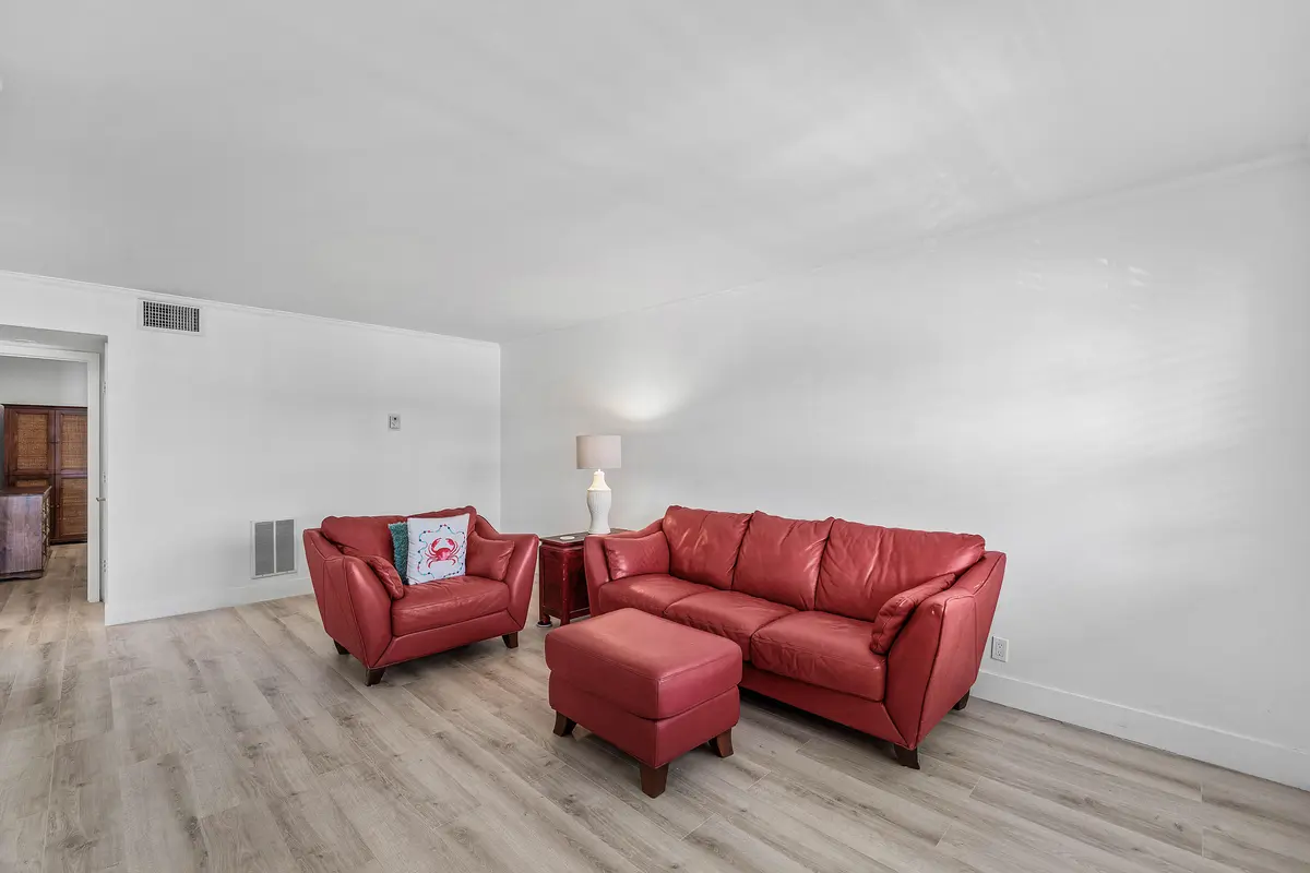008-4111Northeast21stWay-204-LighthouseP at 4111 NE 21st Way 204, Lighthouse Point