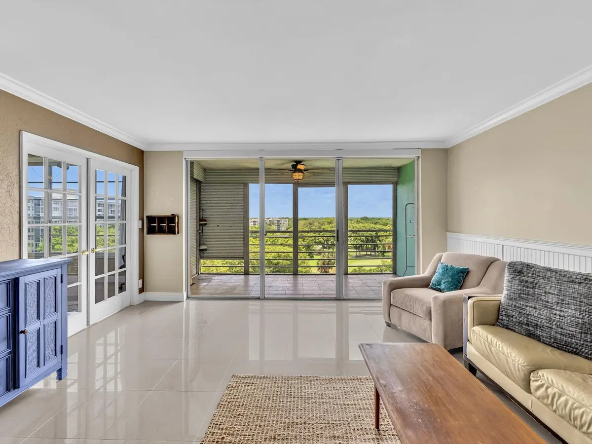 Welcome to Unit 810 at 605 OAKS Drive 810, Pompano Beach