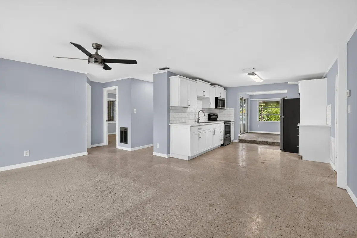 photo 4 at 820 SE 13th Street, Stuart