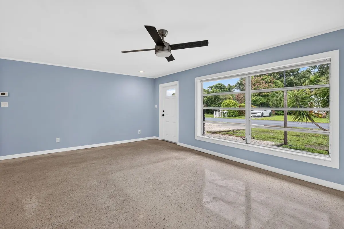 photo 8 at 820 SE 13th Street, Stuart
