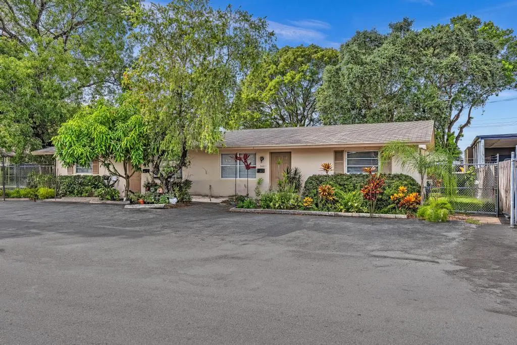 FPP00006 at 560-564 NE 35th Street, Oakland Park