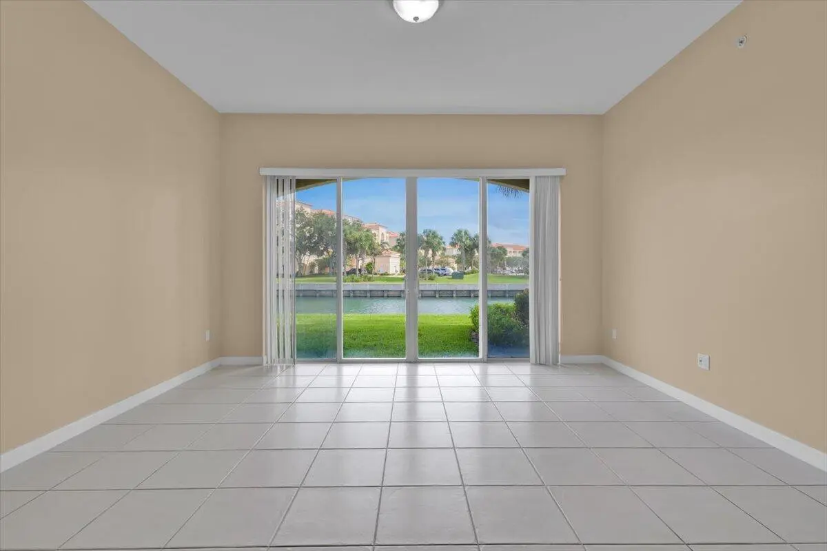 28-GG3A0145 at 5 HARBOUR ISLE Drive 103 Garage option, Fort Pierce