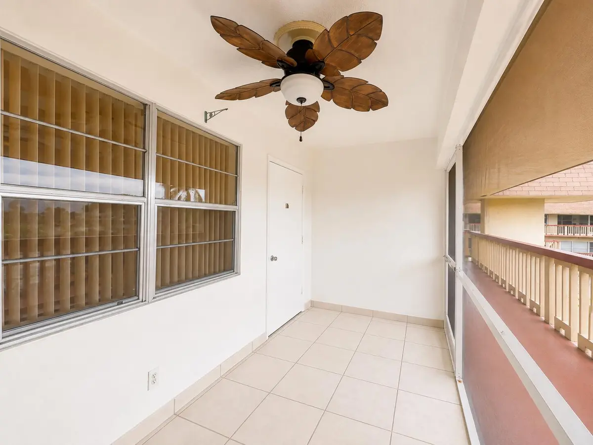 0F0F2F8E-8CEC-4FDC-9154-9C15D88DC92F at 5300 WASHINGTON Street S313, Hollywood