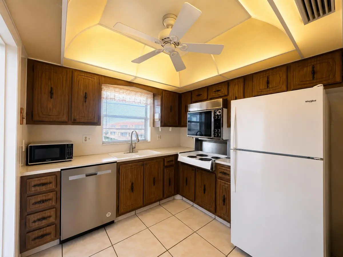 FC533317-F1F0-49E9-8BF7-8E1A757442F9 at 5300 WASHINGTON Street S313, Hollywood