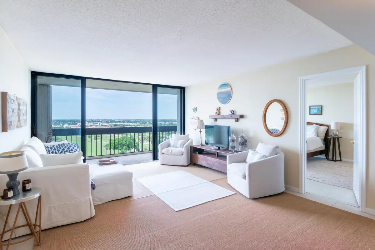 © Clark- 2400 Presidential Way 1505-003 at 2400 PRESIDENTIAL Way 1505, West Palm Beach