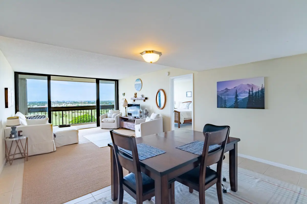 © Clark- 2400 Presidential Way 1505-004 at 2400 PRESIDENTIAL Way 1505, West Palm Beach