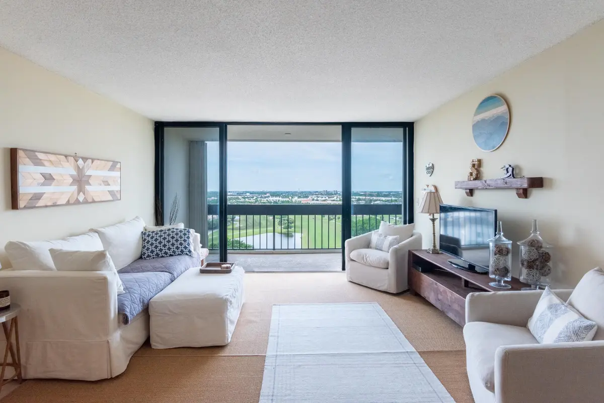 © Clark- 2400 Presidential Way 1505-009 at 2400 PRESIDENTIAL Way 1505, West Palm Beach