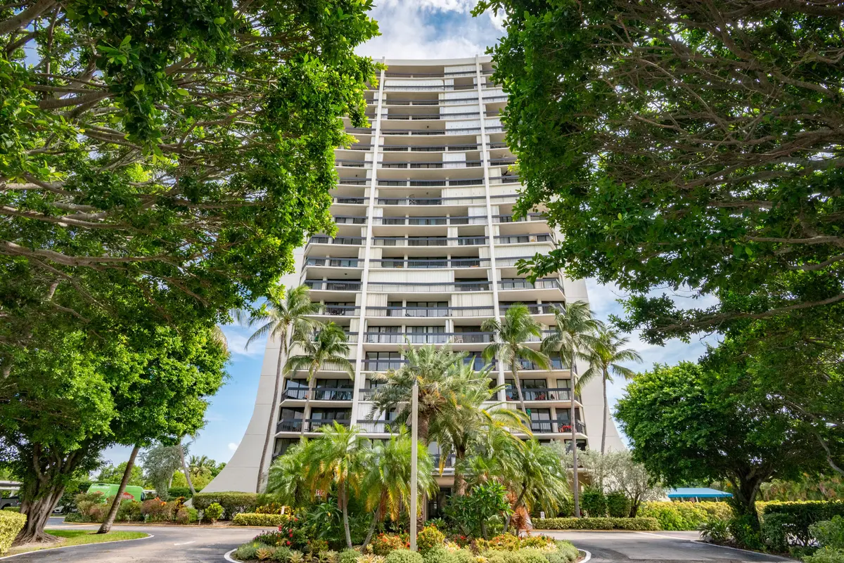 © Clark- 2400 Presidential Way 1505-023 at 2400 PRESIDENTIAL Way 1505, West Palm Beach
