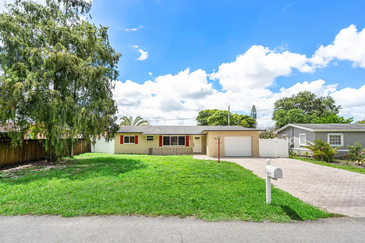 FRONT EXTERIOR at 5811 SW 53RD Terrace, Davie