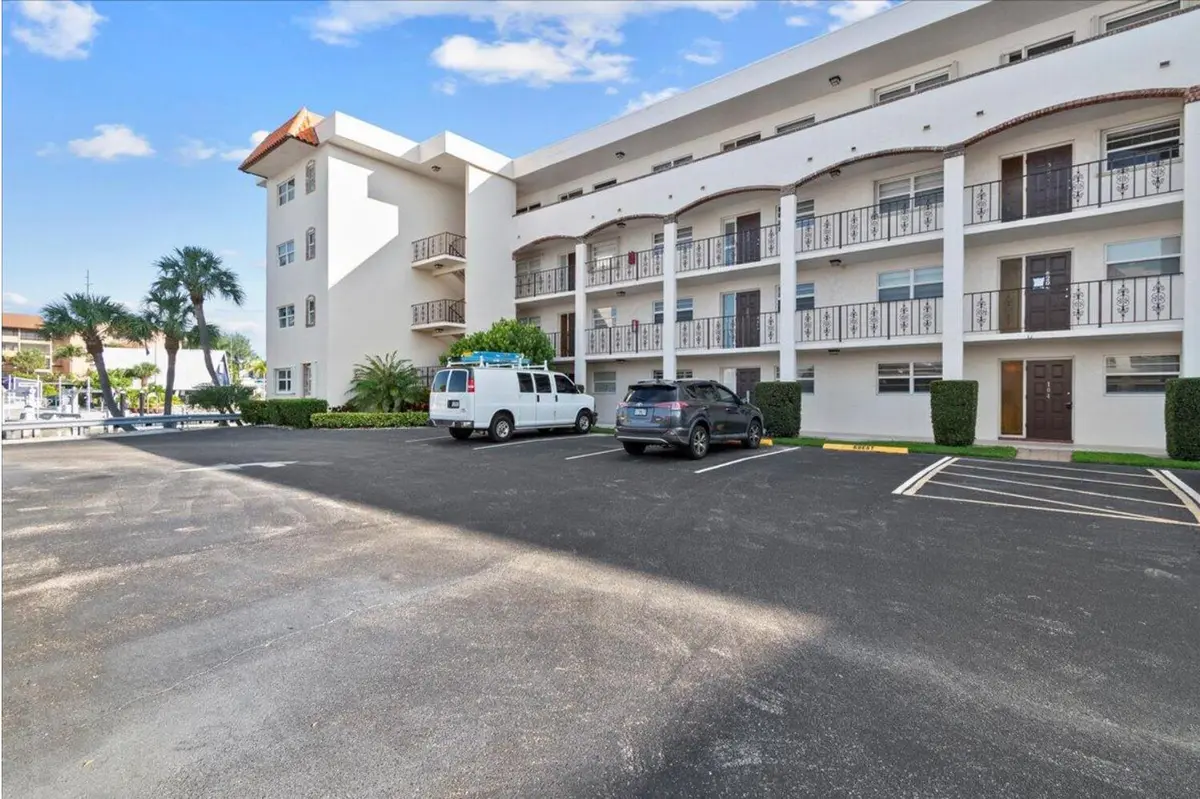 20 YACHT CLUB Drive 104, North Palm Beach, FL – photo 2