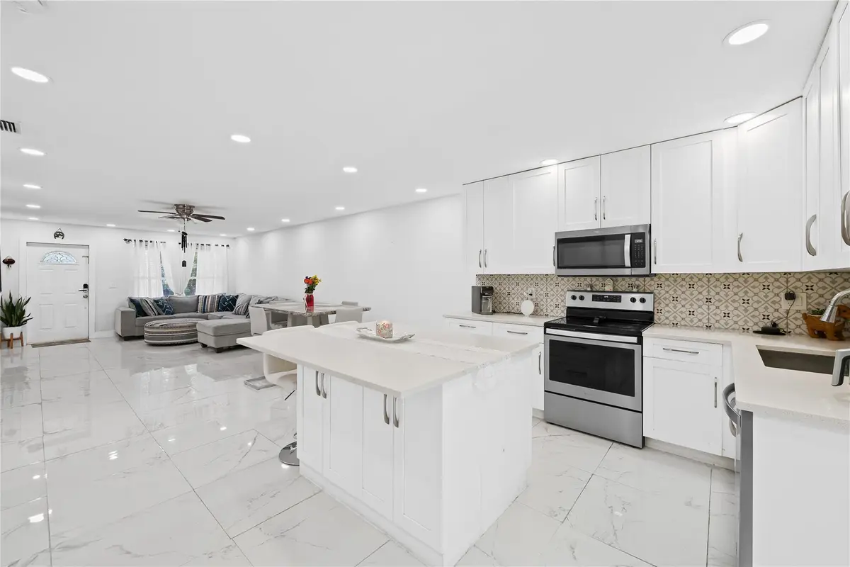 Photo 6 at 4010 CORAL SPRINGS Drive, Coral Springs