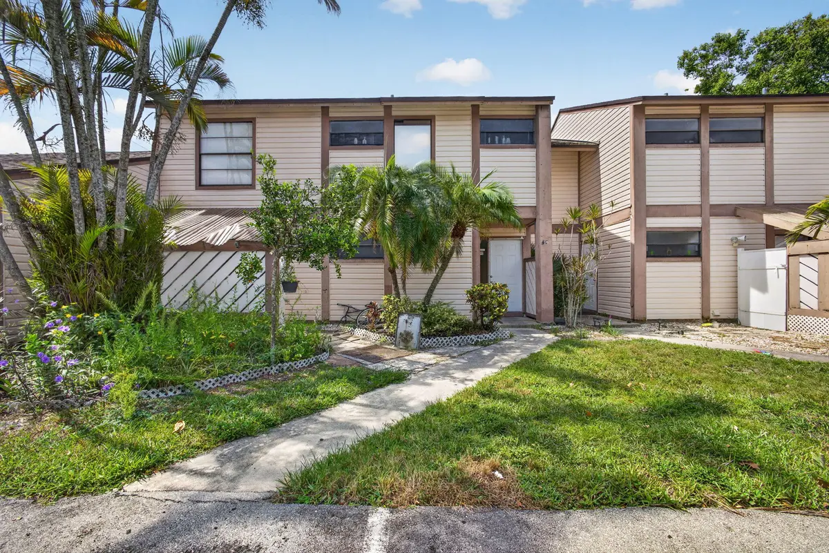 3-web-or-mls-5D1A9896 at 110 SHERWOOD Circle 4C, Jupiter