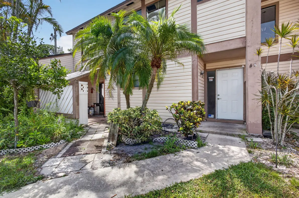 5-web-or-mls-5D1A9910 at 110 SHERWOOD Circle 4C, Jupiter