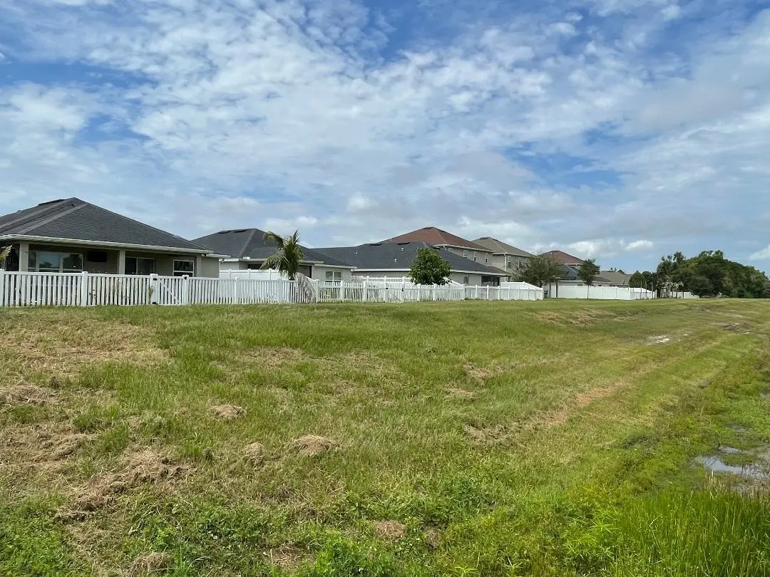 Carlos 24 at 5565 NW Pine Trail Circle, Port St. Lucie