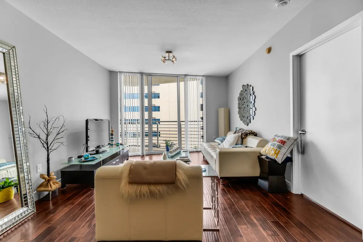 Living Area at 1551 N FLAGLER Drive 817, West Palm Beach
