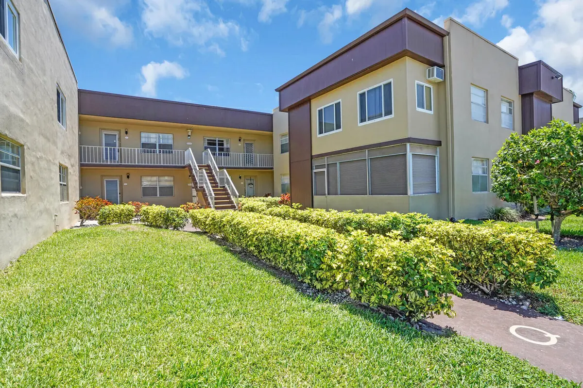 Building Exterior at 810 Burgundy Q, Delray Beach