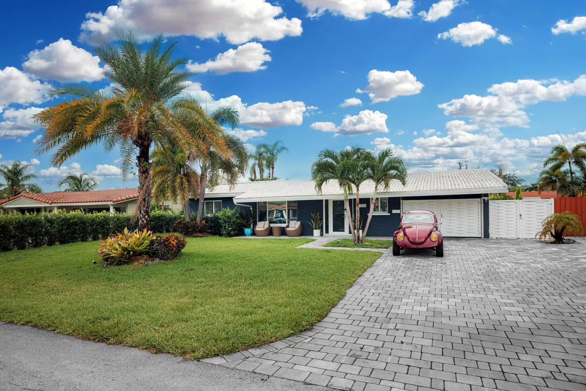1310 ne 46th st Oakland Frotn Yard by Pw at 1310 NE 46TH Street, Oakland Park