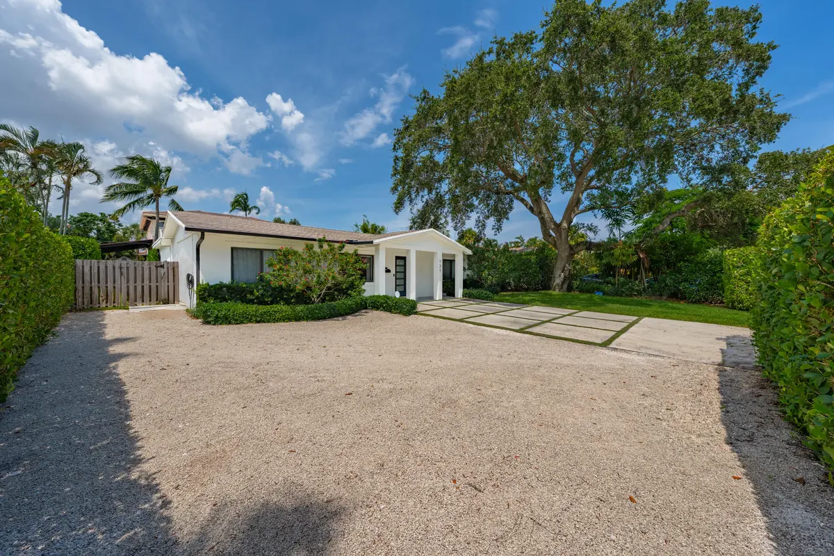 Large Driveway at 739 NW 6TH Street, Boca Raton