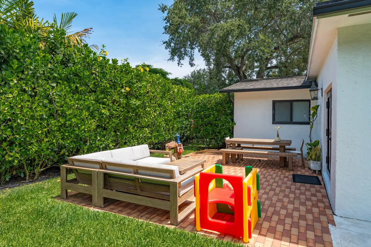 Outside area at 739 NW 6TH Street, Boca Raton