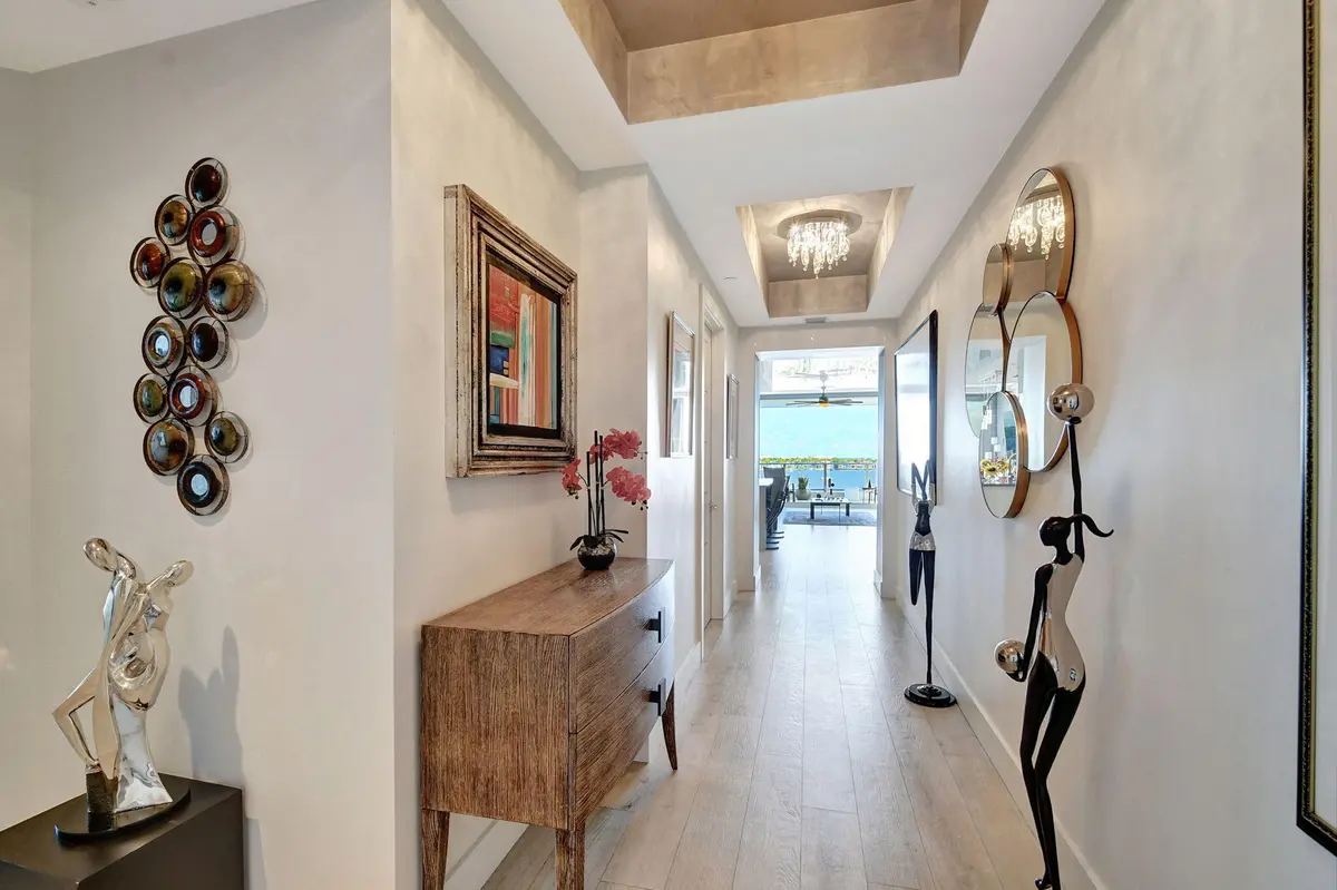 front hall at 2 WATER CLUB Way 601, North Palm Beach