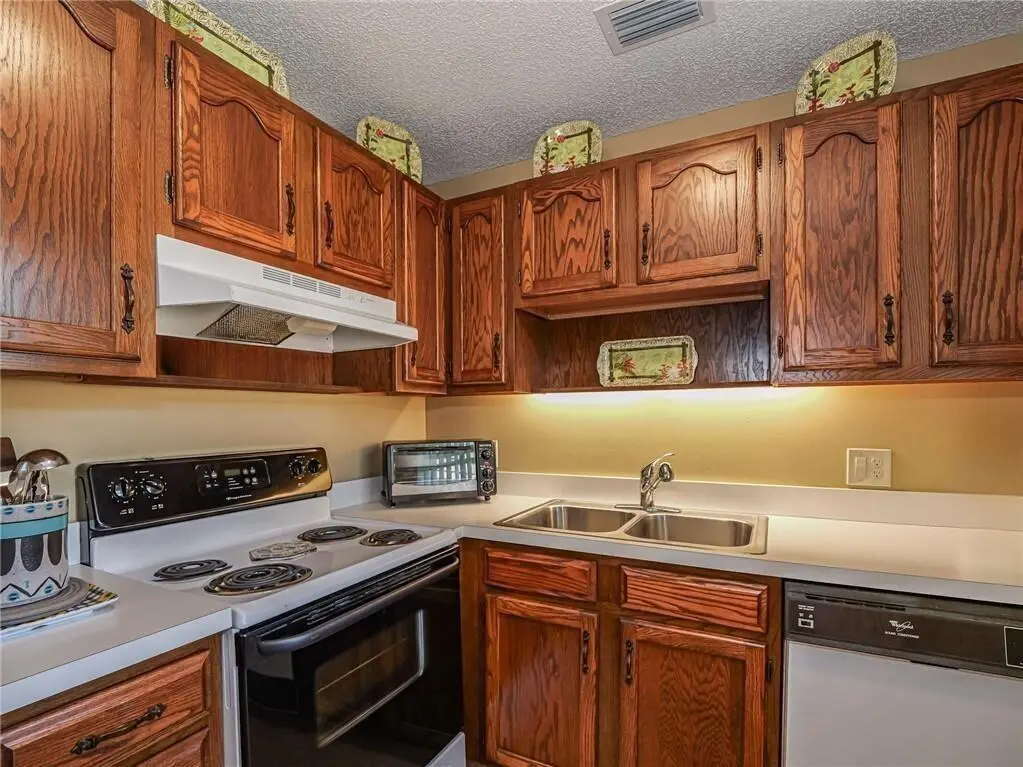 8A at 35 VISTA GARDENS Trail 205, Vero Beach